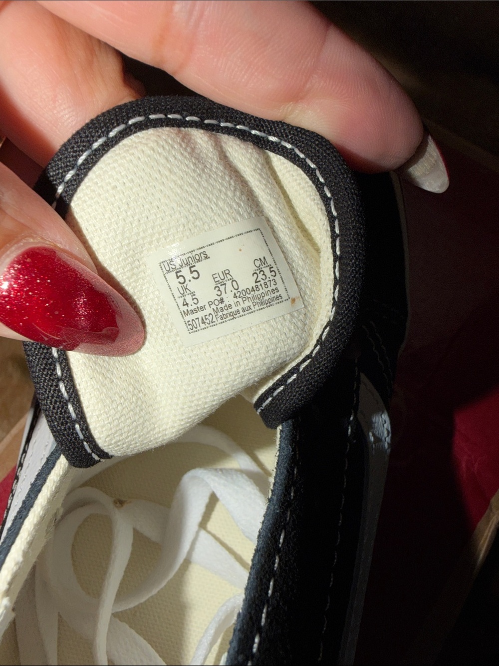 Vans Old Skool Shoe
Lifestyle, Classic Icon, Suede/Canvas - Picture 9 of 12